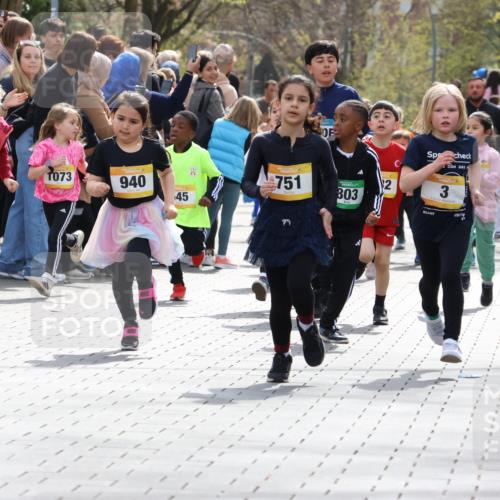 12.04.2026 - 45. Internationalen Wilhelmsburger Insellauf Strokosch-Dieckow http://msf.ph/oto/9490816 12.04.2026 14:20:36 Ziel 171, 20, 313, 576, 935, 301, 61, 237, 578, 751, 940, 958, 832, 1610, 3, 285, 1073, 767, 404, 318, 539 meine-sportfotos.de