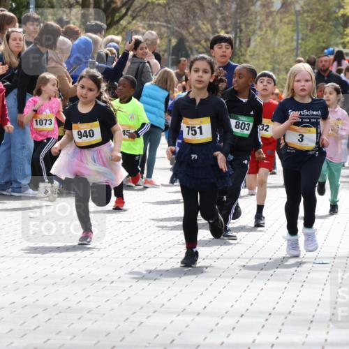 12.04.2026 - 45. Internationalen Wilhelmsburger Insellauf Strokosch-Dieckow http://msf.ph/oto/9490817 12.04.2026 14:20:36 Ziel 171, 20, 313, 576, 935, 301, 61, 237, 578, 751, 940, 958, 832, 1610, 3, 285, 1073, 767, 404, 318, 539 meine-sportfotos.de