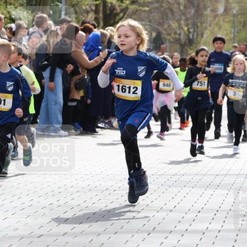 12.04.2026 - 45. Internationalen Wilhelmsburger Insellauf Strokosch-Dieckow http://msf.ph/oto/9490825 12.04.2026 14:20:35 Ziel 171, 20, 313, 576, 935, 301, 61, 237, 578, 751, 940, 958, 832, 1610, 3, 285, 1073, 767, 404 meine-sportfotos.de