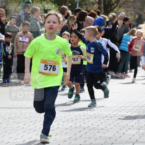 12.04.2026 - 45. Internationalen Wilhelmsburger Insellauf Strokosch-Dieckow http://msf.ph/oto/9490827 12.04.2026 14:20:34 Ziel 165, 171, 20, 313, 576, 935, 301, 61, 237, 578, 751, 940, 958, 832, 1610, 3 meine-sportfotos.de