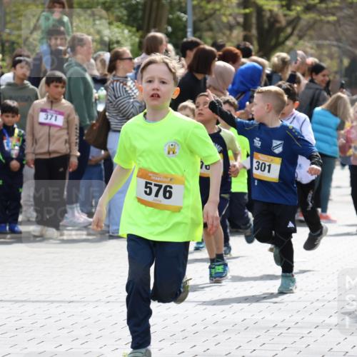 12.04.2026 - 45. Internationalen Wilhelmsburger Insellauf Strokosch-Dieckow http://msf.ph/oto/9490831 12.04.2026 14:20:34 Ziel 165, 171, 20, 313, 576, 935, 301, 61, 237, 578, 751, 940, 958, 832, 1610, 3 meine-sportfotos.de