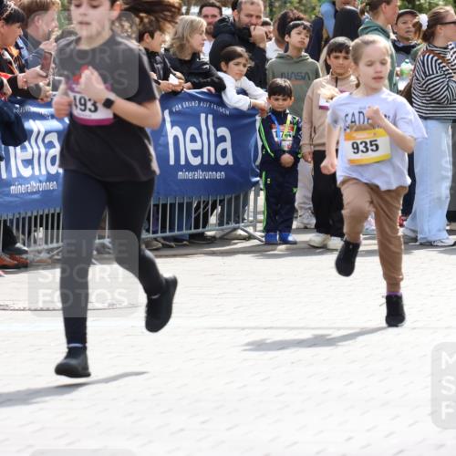 12.04.2026 - 45. Internationalen Wilhelmsburger Insellauf Strokosch-Dieckow http://msf.ph/oto/9490832 12.04.2026 14:20:32 Ziel 1608, 165, 171, 20, 313, 576, 935, 301, 61, 237, 578 meine-sportfotos.de