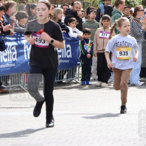 12.04.2026 - 45. Internationalen Wilhelmsburger Insellauf Strokosch-Dieckow http://msf.ph/oto/9490834 12.04.2026 14:20:32 Ziel 1608, 165, 171, 20, 313, 576, 935, 301, 61, 237, 578 meine-sportfotos.de