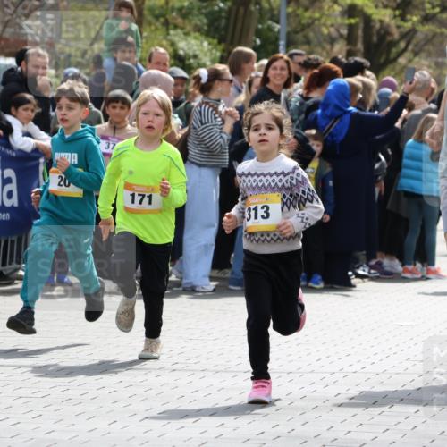 12.04.2026 - 45. Internationalen Wilhelmsburger Insellauf Strokosch-Dieckow http://msf.ph/oto/9490844 12.04.2026 14:20:28 Ziel 998, 228, 298, 293, 744, 1008, 747, 262, 598, 730, 632, 1608, 165, 171, 20, 313, 576 meine-sportfotos.de