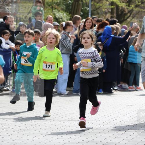 12.04.2026 - 45. Internationalen Wilhelmsburger Insellauf Strokosch-Dieckow http://msf.ph/oto/9490845 12.04.2026 14:20:28 Ziel 998, 228, 298, 293, 744, 1008, 747, 262, 598, 730, 632, 1608, 165, 171, 20, 313, 576 meine-sportfotos.de