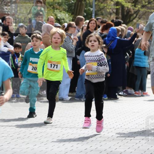 12.04.2026 - 45. Internationalen Wilhelmsburger Insellauf Strokosch-Dieckow http://msf.ph/oto/9490846 12.04.2026 14:20:28 Ziel 998, 228, 298, 293, 744, 1008, 747, 262, 598, 730, 632, 1608, 165, 171, 20, 313, 576 meine-sportfotos.de