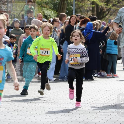 12.04.2026 - 45. Internationalen Wilhelmsburger Insellauf Strokosch-Dieckow http://msf.ph/oto/9490847 12.04.2026 14:20:28 Ziel 998, 228, 298, 293, 744, 1008, 747, 262, 598, 730, 632, 1608, 165, 171, 20, 313, 576 meine-sportfotos.de