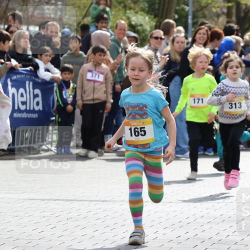 12.04.2026 - 45. Internationalen Wilhelmsburger Insellauf Strokosch-Dieckow http://msf.ph/oto/9490850 12.04.2026 14:20:27 Ziel 998, 228, 298, 293, 744, 1008, 747, 262, 598, 730, 632, 1608, 165, 171, 20, 313 meine-sportfotos.de