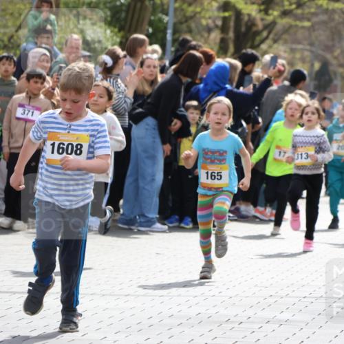 12.04.2026 - 45. Internationalen Wilhelmsburger Insellauf Strokosch-Dieckow http://msf.ph/oto/9490853 12.04.2026 14:20:25 Ziel 1058, 966, 998, 228, 298, 293, 744, 1008, 747, 262, 598, 730, 632, 1608, 165, 171, 20, 313 meine-sportfotos.de