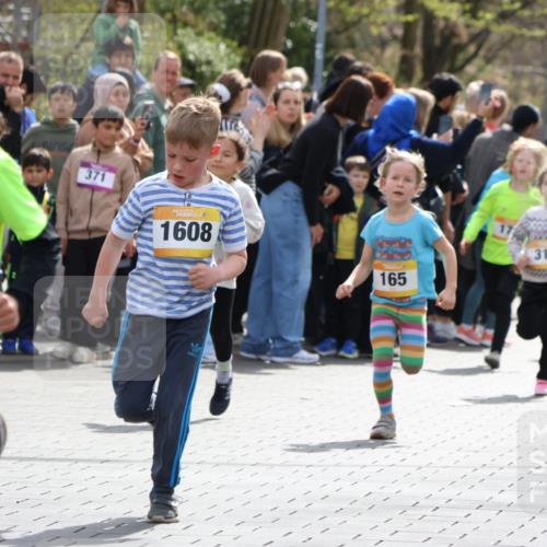 12.04.2026 - 45. Internationalen Wilhelmsburger Insellauf Strokosch-Dieckow http://msf.ph/oto/9490854 12.04.2026 14:20:25 Ziel 1058, 966, 998, 228, 298, 293, 744, 1008, 747, 262, 598, 730, 632, 1608, 165, 171, 20, 313 meine-sportfotos.de
