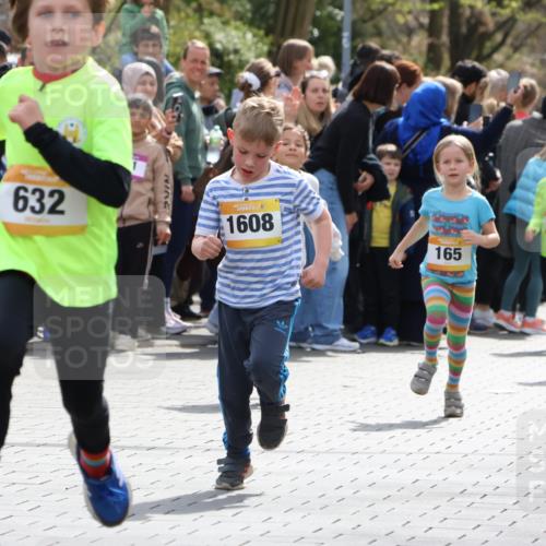 12.04.2026 - 45. Internationalen Wilhelmsburger Insellauf Strokosch-Dieckow http://msf.ph/oto/9490857 12.04.2026 14:20:25 Ziel 1058, 966, 998, 228, 298, 293, 744, 1008, 747, 262, 598, 730, 632, 1608, 165, 171, 20, 313 meine-sportfotos.de