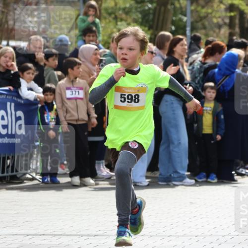 12.04.2026 - 45. Internationalen Wilhelmsburger Insellauf Strokosch-Dieckow http://msf.ph/oto/9490867 12.04.2026 14:20:23 Ziel 29, 948, 1058, 966, 998, 228, 298, 293, 744, 1008, 747, 262, 598, 730, 632, 1608, 165 meine-sportfotos.de