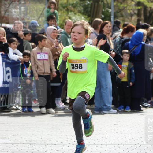 12.04.2026 - 45. Internationalen Wilhelmsburger Insellauf Strokosch-Dieckow http://msf.ph/oto/9490868 12.04.2026 14:20:23 Ziel 29, 948, 1058, 966, 998, 228, 298, 293, 744, 1008, 747, 262, 598, 730, 632, 1608, 165 meine-sportfotos.de