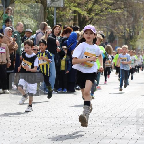 12.04.2026 - 45. Internationalen Wilhelmsburger Insellauf Strokosch-Dieckow http://msf.ph/oto/9490870 12.04.2026 14:20:21 Ziel 949, 1607, 29, 948, 1058, 966, 998, 228, 298, 293, 744, 1008, 747, 262, 598, 730, 632, 1608 meine-sportfotos.de