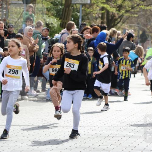 12.04.2026 - 45. Internationalen Wilhelmsburger Insellauf Strokosch-Dieckow http://msf.ph/oto/9490876 12.04.2026 14:20:20 Ziel 1623, 844, 34, 949, 1607, 29, 948, 1058, 966, 998, 228, 298, 293, 744, 1008, 747, 262, 598, 730, 632, 1608 meine-sportfotos.de