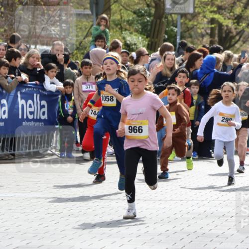 12.04.2026 - 45. Internationalen Wilhelmsburger Insellauf Strokosch-Dieckow http://msf.ph/oto/9490883 12.04.2026 14:20:18 Ziel 750, 1623, 844, 34, 949, 1607, 29, 948, 1058, 966, 998, 228, 298, 293, 744, 1008, 747, 262, 598, 730 meine-sportfotos.de