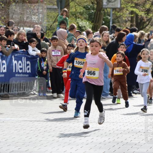 12.04.2026 - 45. Internationalen Wilhelmsburger Insellauf Strokosch-Dieckow http://msf.ph/oto/9490885 12.04.2026 14:20:18 Ziel 750, 1623, 844, 34, 949, 1607, 29, 948, 1058, 966, 998, 228, 298, 293, 744, 1008, 747, 262, 598, 730 meine-sportfotos.de