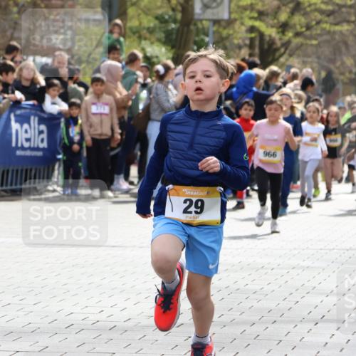 12.04.2026 - 45. Internationalen Wilhelmsburger Insellauf Strokosch-Dieckow http://msf.ph/oto/9490889 12.04.2026 14:20:17 Ziel 750, 1623, 844, 34, 949, 1607, 29, 948, 1058, 966, 998, 228, 298, 293, 744, 1008, 747, 262, 598 meine-sportfotos.de