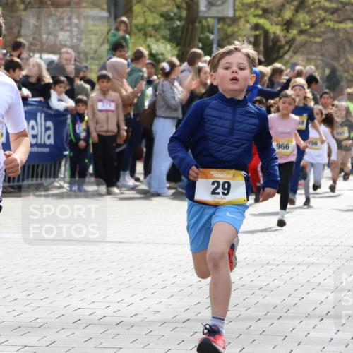 12.04.2026 - 45. Internationalen Wilhelmsburger Insellauf Strokosch-Dieckow http://msf.ph/oto/9490891 12.04.2026 14:20:17 Ziel 750, 1623, 844, 34, 949, 1607, 29, 948, 1058, 966, 998, 228, 298, 293, 744, 1008, 747, 262, 598 meine-sportfotos.de