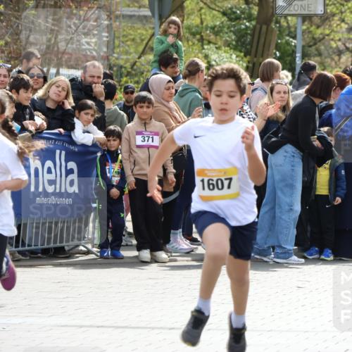 12.04.2026 - 45. Internationalen Wilhelmsburger Insellauf Strokosch-Dieckow http://msf.ph/oto/9490895 12.04.2026 14:20:16 Ziel 750, 1623, 844, 34, 949, 1607, 29, 948, 1058, 966, 998, 228, 298, 293 meine-sportfotos.de