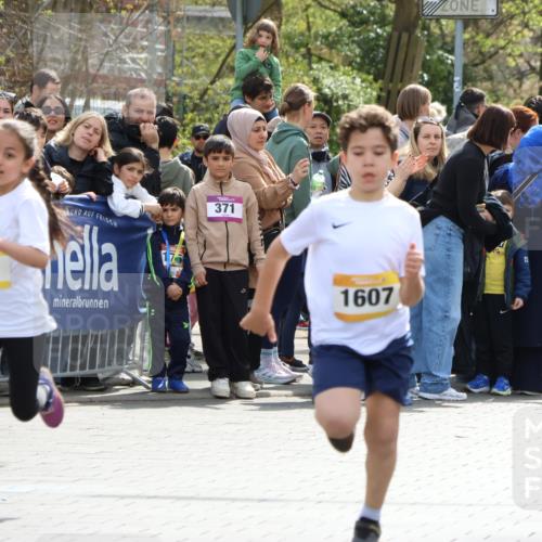 12.04.2026 - 45. Internationalen Wilhelmsburger Insellauf Strokosch-Dieckow http://msf.ph/oto/9490896 12.04.2026 14:20:16 Ziel 750, 1623, 844, 34, 949, 1607, 29, 948, 1058, 966, 998, 228, 298, 293 meine-sportfotos.de