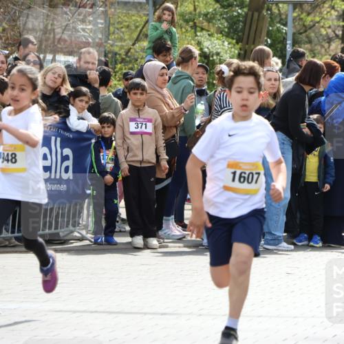 12.04.2026 - 45. Internationalen Wilhelmsburger Insellauf Strokosch-Dieckow http://msf.ph/oto/9490897 12.04.2026 14:20:16 Ziel 750, 1623, 844, 34, 949, 1607, 29, 948, 1058, 966, 998, 228, 298, 293 meine-sportfotos.de