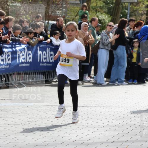 12.04.2026 - 45. Internationalen Wilhelmsburger Insellauf Strokosch-Dieckow http://msf.ph/oto/9490911 12.04.2026 14:20:12 Ziel 587, 405, 1060, 642, 753, 750, 1623, 844, 34, 949, 1607, 29, 948 meine-sportfotos.de