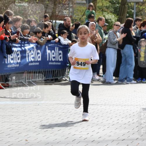 12.04.2026 - 45. Internationalen Wilhelmsburger Insellauf Strokosch-Dieckow http://msf.ph/oto/9490912 12.04.2026 14:20:12 Ziel 587, 405, 1060, 642, 753, 750, 1623, 844, 34, 949, 1607, 29, 948 meine-sportfotos.de