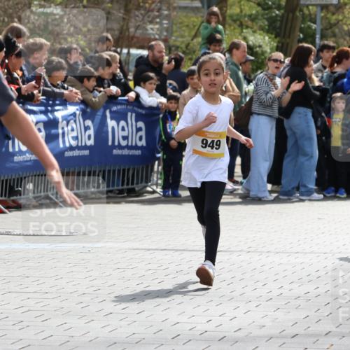 12.04.2026 - 45. Internationalen Wilhelmsburger Insellauf Strokosch-Dieckow http://msf.ph/oto/9490914 12.04.2026 14:20:12 Ziel 587, 405, 1060, 642, 753, 750, 1623, 844, 34, 949, 1607, 29, 948 meine-sportfotos.de