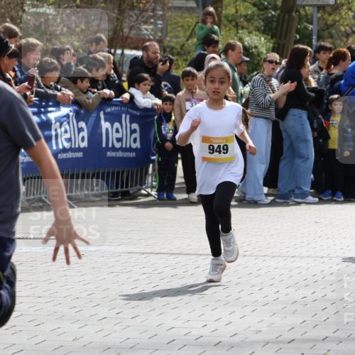 12.04.2026 - 45. Internationalen Wilhelmsburger Insellauf Strokosch-Dieckow http://msf.ph/oto/9490916 12.04.2026 14:20:12 Ziel 587, 405, 1060, 642, 753, 750, 1623, 844, 34, 949, 1607, 29, 948 meine-sportfotos.de