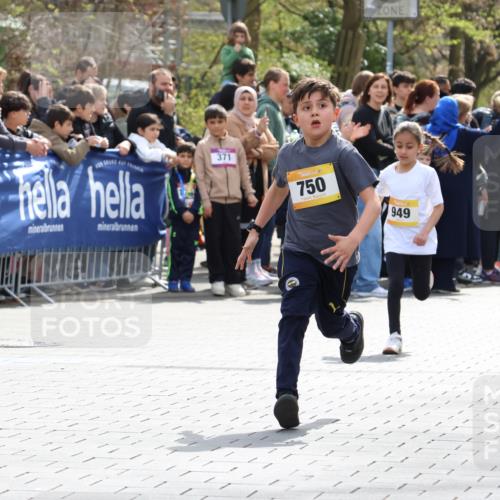 12.04.2026 - 45. Internationalen Wilhelmsburger Insellauf Strokosch-Dieckow http://msf.ph/oto/9490921 12.04.2026 14:20:10 Ziel 447, 560, 734, 775, 587, 405, 1060, 642, 753, 750, 1623, 844, 34, 949, 1607 meine-sportfotos.de