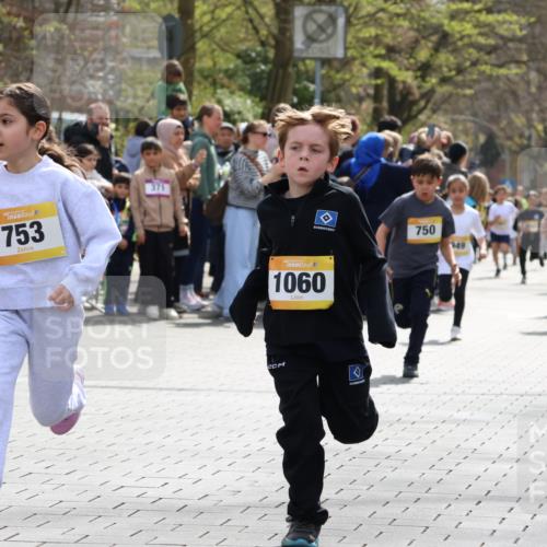 12.04.2026 - 45. Internationalen Wilhelmsburger Insellauf Strokosch-Dieckow http://msf.ph/oto/9490926 12.04.2026 14:20:09 Ziel 1618, 108, 534, 447, 560, 734, 775, 587, 405, 1060, 642, 753, 750, 1623, 844, 34, 949 meine-sportfotos.de