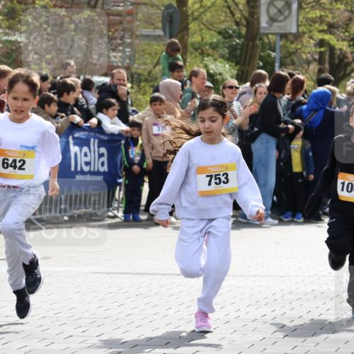 12.04.2026 - 45. Internationalen Wilhelmsburger Insellauf Strokosch-Dieckow http://msf.ph/oto/9490930 12.04.2026 14:20:08 Ziel 304, 225, 1618, 108, 534, 447, 560, 734, 775, 587, 405, 1060, 642, 753, 750, 1623, 844, 34 meine-sportfotos.de