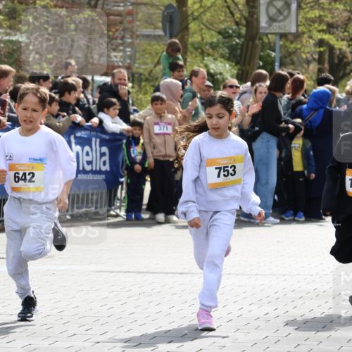 12.04.2026 - 45. Internationalen Wilhelmsburger Insellauf Strokosch-Dieckow http://msf.ph/oto/9490931 12.04.2026 14:20:08 Ziel 304, 225, 1618, 108, 534, 447, 560, 734, 775, 587, 405, 1060, 642, 753, 750, 1623, 844, 34 meine-sportfotos.de
