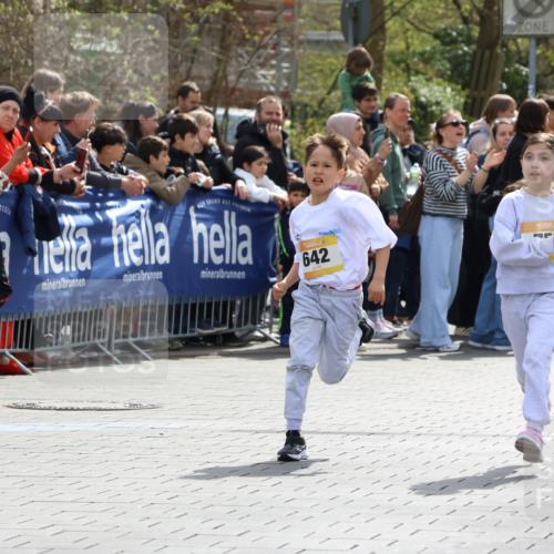 12.04.2026 - 45. Internationalen Wilhelmsburger Insellauf Strokosch-Dieckow http://msf.ph/oto/9490935 12.04.2026 14:20:07 Ziel 631, 1621, 304, 225, 1618, 108, 534, 447, 560, 734, 775, 587, 405, 1060, 642, 753, 750 meine-sportfotos.de