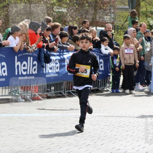 12.04.2026 - 45. Internationalen Wilhelmsburger Insellauf Strokosch-Dieckow http://msf.ph/oto/9490939 12.04.2026 14:20:07 Ziel 631, 1621, 304, 225, 1618, 108, 534, 447, 560, 734, 775, 587, 405, 1060, 642, 753, 750 meine-sportfotos.de