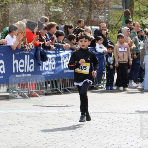 12.04.2026 - 45. Internationalen Wilhelmsburger Insellauf Strokosch-Dieckow http://msf.ph/oto/9490940 12.04.2026 14:20:07 Ziel 631, 1621, 304, 225, 1618, 108, 534, 447, 560, 734, 775, 587, 405, 1060, 642, 753, 750 meine-sportfotos.de