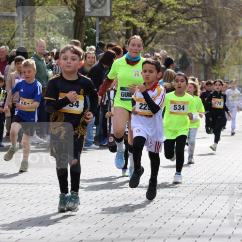 12.04.2026 - 45. Internationalen Wilhelmsburger Insellauf Strokosch-Dieckow http://msf.ph/oto/9490954 12.04.2026 14:20:01 Ziel 1602, 478, 83, 968, 465, 631, 1621, 304, 225, 1618, 108, 534, 447, 560, 734, 775, 587 meine-sportfotos.de