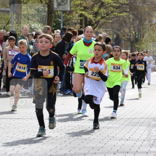 12.04.2026 - 45. Internationalen Wilhelmsburger Insellauf Strokosch-Dieckow http://msf.ph/oto/9490955 12.04.2026 14:20:01 Ziel 1602, 478, 83, 968, 465, 631, 1621, 304, 225, 1618, 108, 534, 447, 560, 734, 775, 587 meine-sportfotos.de