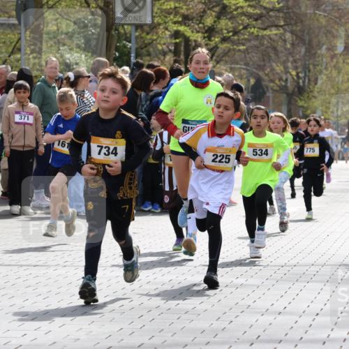 12.04.2026 - 45. Internationalen Wilhelmsburger Insellauf Strokosch-Dieckow http://msf.ph/oto/9490957 12.04.2026 14:20:01 Ziel 1602, 478, 83, 968, 465, 631, 1621, 304, 225, 1618, 108, 534, 447, 560, 734, 775, 587 meine-sportfotos.de