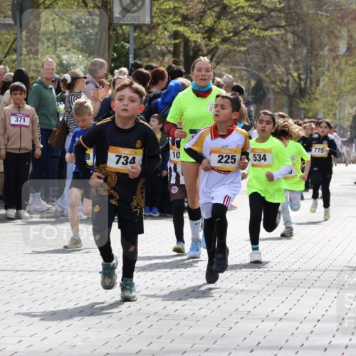 12.04.2026 - 45. Internationalen Wilhelmsburger Insellauf Strokosch-Dieckow http://msf.ph/oto/9490959 12.04.2026 14:20:00 Ziel 155, 621, 1602, 478, 83, 968, 465, 631, 1621, 304, 225, 1618, 108, 534, 447, 560, 734, 775, 587 meine-sportfotos.de