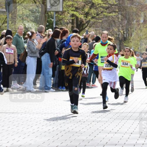 12.04.2026 - 45. Internationalen Wilhelmsburger Insellauf Strokosch-Dieckow http://msf.ph/oto/9490960 12.04.2026 14:20:00 Ziel 155, 621, 1602, 478, 83, 968, 465, 631, 1621, 304, 225, 1618, 108, 534, 447, 560, 734, 775, 587 meine-sportfotos.de