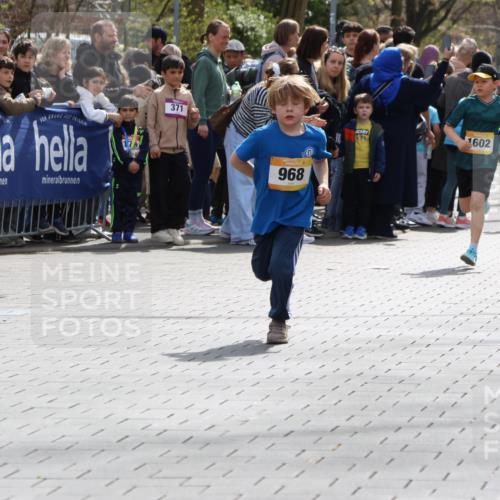12.04.2026 - 45. Internationalen Wilhelmsburger Insellauf Strokosch-Dieckow http://msf.ph/oto/9490989 12.04.2026 14:19:54 Ziel 944, 64, 96, 579, 740, 943, 793, 845, 682, 413, 982, 155, 621, 1602, 478, 83, 968, 465 meine-sportfotos.de