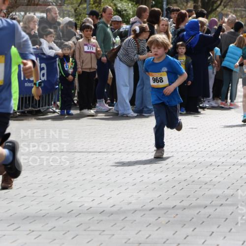 12.04.2026 - 45. Internationalen Wilhelmsburger Insellauf Strokosch-Dieckow http://msf.ph/oto/9490994 12.04.2026 14:19:53 Ziel 952, 1604, 985, 944, 64, 96, 579, 740, 943, 793, 845, 682, 413, 982, 155, 621, 1602, 478, 83, 968 meine-sportfotos.de