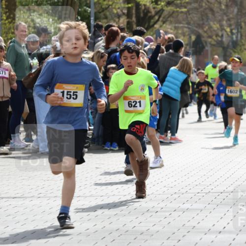 12.04.2026 - 45. Internationalen Wilhelmsburger Insellauf Strokosch-Dieckow http://msf.ph/oto/9490996 12.04.2026 14:19:52 Ziel 787, 952, 1604, 985, 944, 64, 96, 579, 740, 943, 793, 845, 682, 413, 982, 155, 621, 1602, 478, 83, 968 meine-sportfotos.de