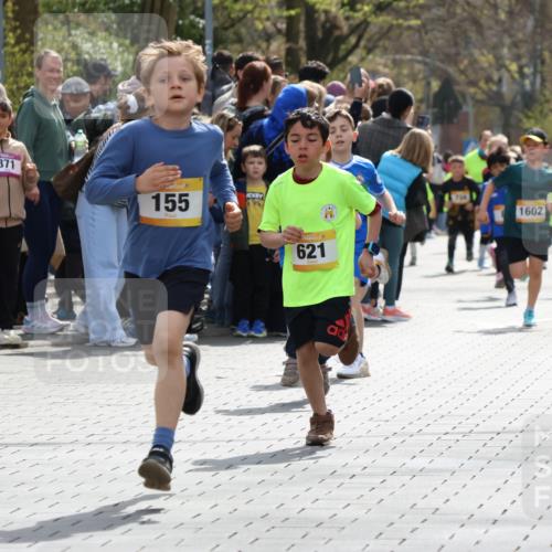 12.04.2026 - 45. Internationalen Wilhelmsburger Insellauf Strokosch-Dieckow http://msf.ph/oto/9490997 12.04.2026 14:19:52 Ziel 787, 952, 1604, 985, 944, 64, 96, 579, 740, 943, 793, 845, 682, 413, 982, 155, 621, 1602, 478, 83, 968 meine-sportfotos.de