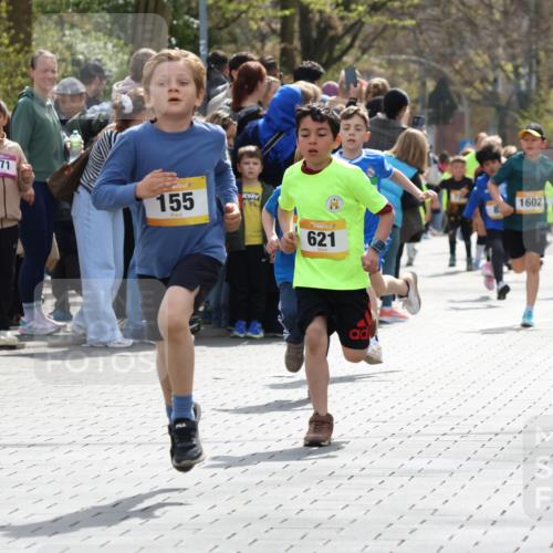 12.04.2026 - 45. Internationalen Wilhelmsburger Insellauf Strokosch-Dieckow http://msf.ph/oto/9490998 12.04.2026 14:19:52 Ziel 787, 952, 1604, 985, 944, 64, 96, 579, 740, 943, 793, 845, 682, 413, 982, 155, 621, 1602, 478, 83, 968 meine-sportfotos.de