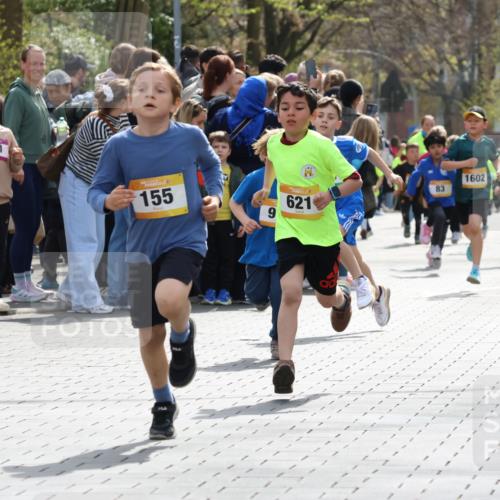 12.04.2026 - 45. Internationalen Wilhelmsburger Insellauf Strokosch-Dieckow http://msf.ph/oto/9490999 12.04.2026 14:19:52 Ziel 787, 952, 1604, 985, 944, 64, 96, 579, 740, 943, 793, 845, 682, 413, 982, 155, 621, 1602, 478, 83, 968 meine-sportfotos.de