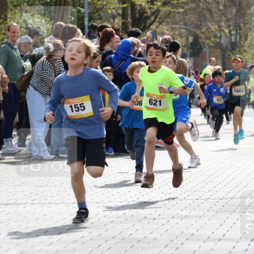 12.04.2026 - 45. Internationalen Wilhelmsburger Insellauf Strokosch-Dieckow http://msf.ph/oto/9491000 12.04.2026 14:19:52 Ziel 787, 952, 1604, 985, 944, 64, 96, 579, 740, 943, 793, 845, 682, 413, 982, 155, 621, 1602, 478, 83, 968 meine-sportfotos.de