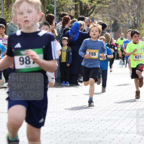 12.04.2026 - 45. Internationalen Wilhelmsburger Insellauf Strokosch-Dieckow http://msf.ph/oto/9491002 12.04.2026 14:19:51 Ziel 787, 952, 1604, 985, 944, 64, 96, 579, 740, 943, 793, 845, 682, 413, 982, 155, 621, 1602 meine-sportfotos.de